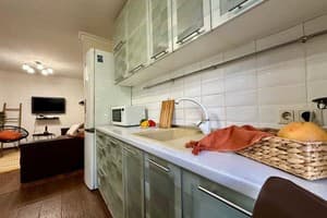 2-ком. ул. Дивногорская 13 (возле ресторана Вилла Олива) 3