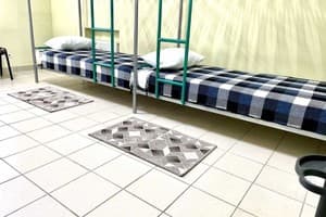 Хостел Файна Птиця. Место в общем 8-местном номере  2