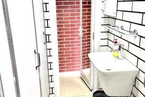 Хостел Файна Птиця. Место в общем 8-местном номере  5