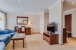 Отель Intourist Hotel. Люкс двухместный 2-комнатный 3