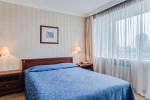 Отель Intourist Hotel. Люкс двухместный 2-комнатный 4