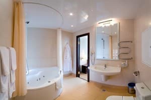 Отель Intourist Hotel. Люкс двухместный 2-комнатный 5