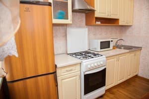 на вул.Сталеварів 7 7